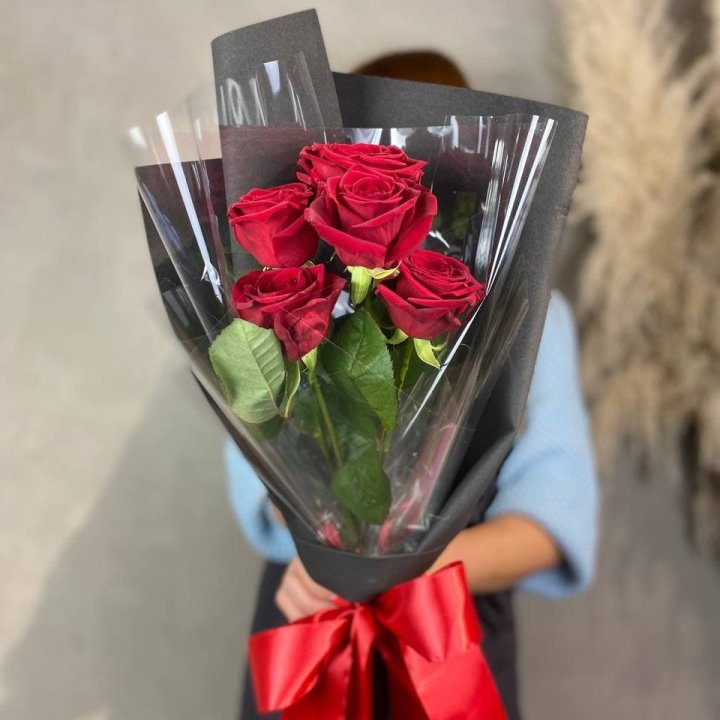 5 роз ред наоми в Пензе