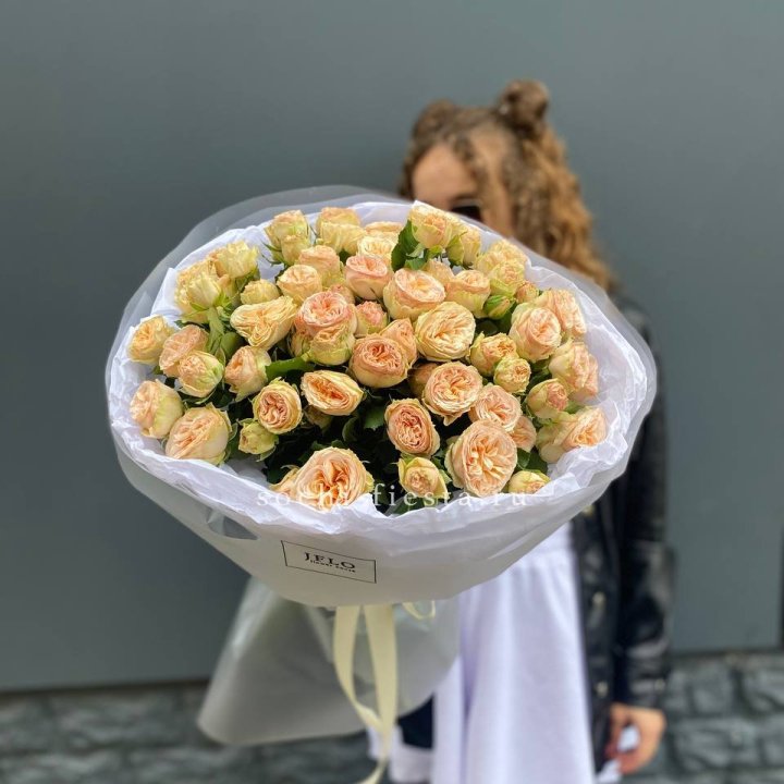 15 пионовидных роз в Пензе