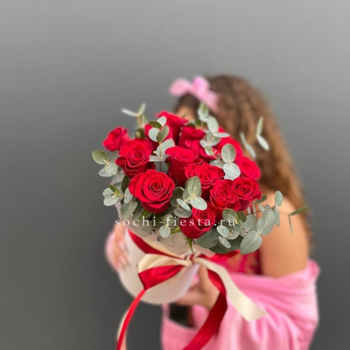 15 Красных роз в боксе №2 в Пензе