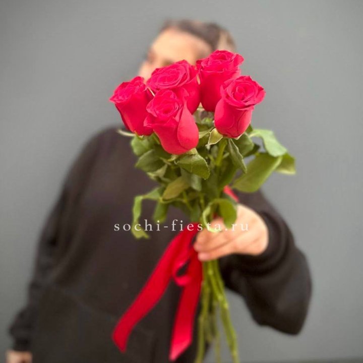 Букет 5 красных роз  в Пензе