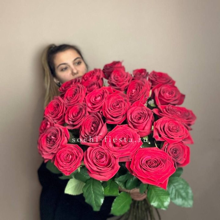 25 высоких роз в Пензе