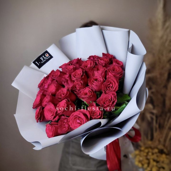 Красные розы 33 шт в Пензе