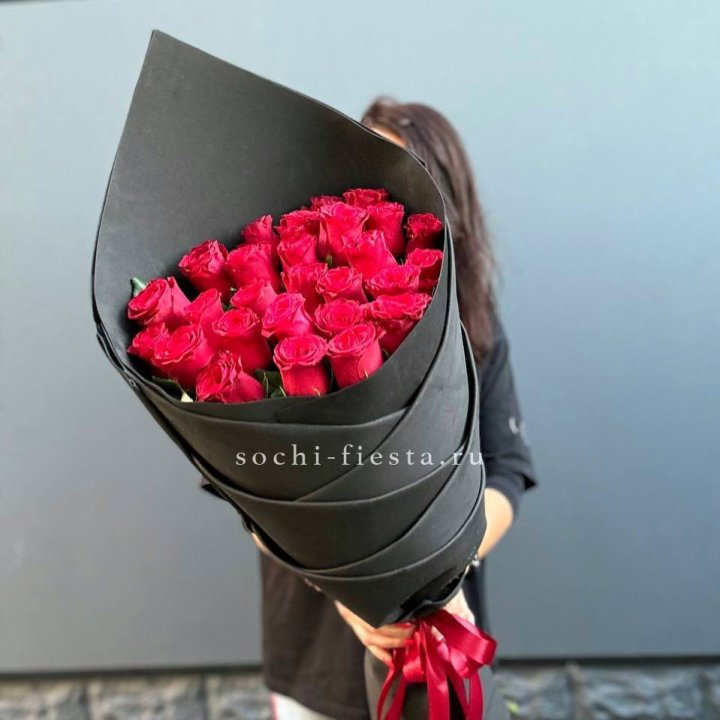 25 высоких красных роз в Пензе