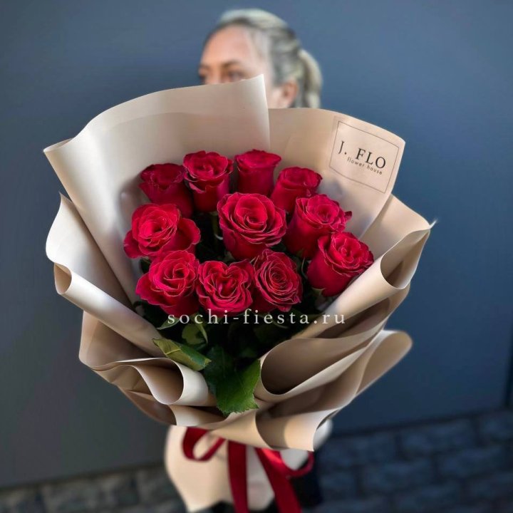 Букет красных роз "Наоми" в Пензе