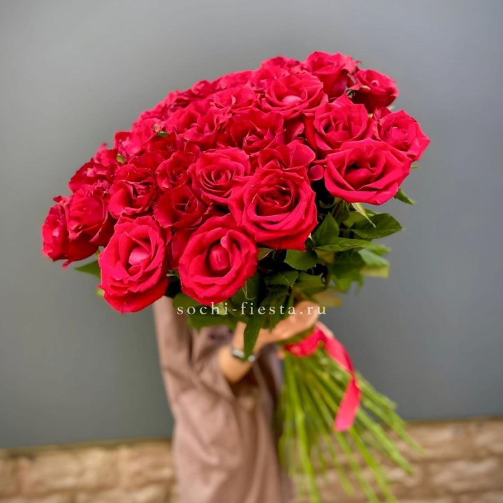 51 высокая красная роза в Пензе