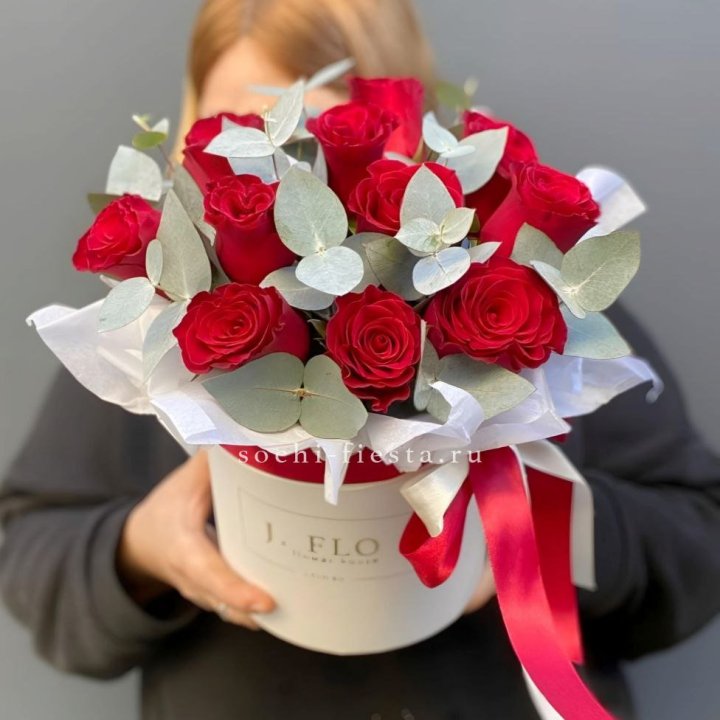 11 роз в шляпной коробке в Пензе