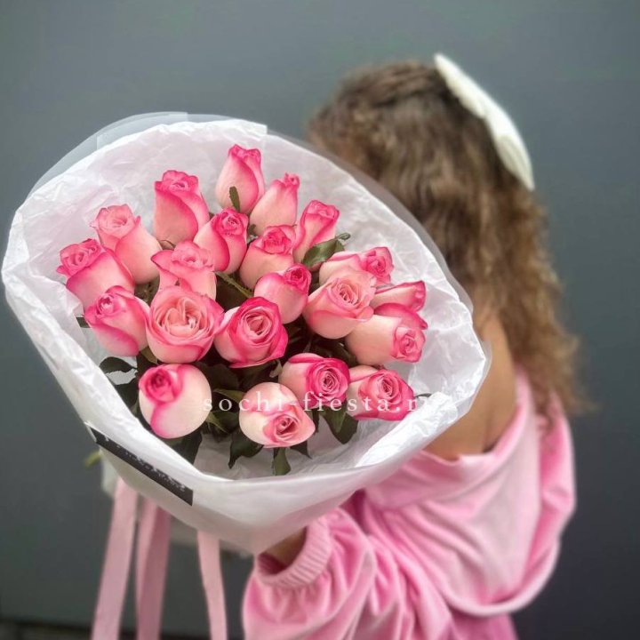 21 розовые розы Венди  в оформлении в Пензе