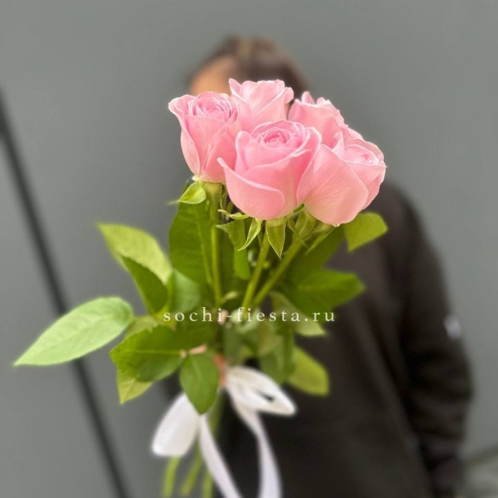 Букет 5 розовых роз  в Пензе