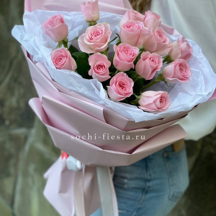 Розовые розы в авторском оформлении в Пензе