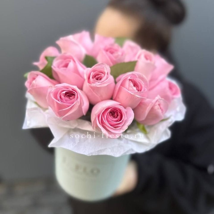 17 розовых роз в цилиндре в Пензе