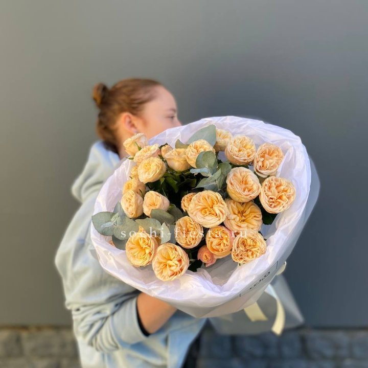 7 пионовидных роз в Пензе