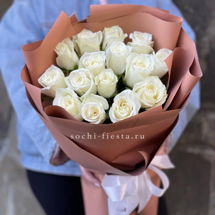 15 белых роз сиена в Пензе