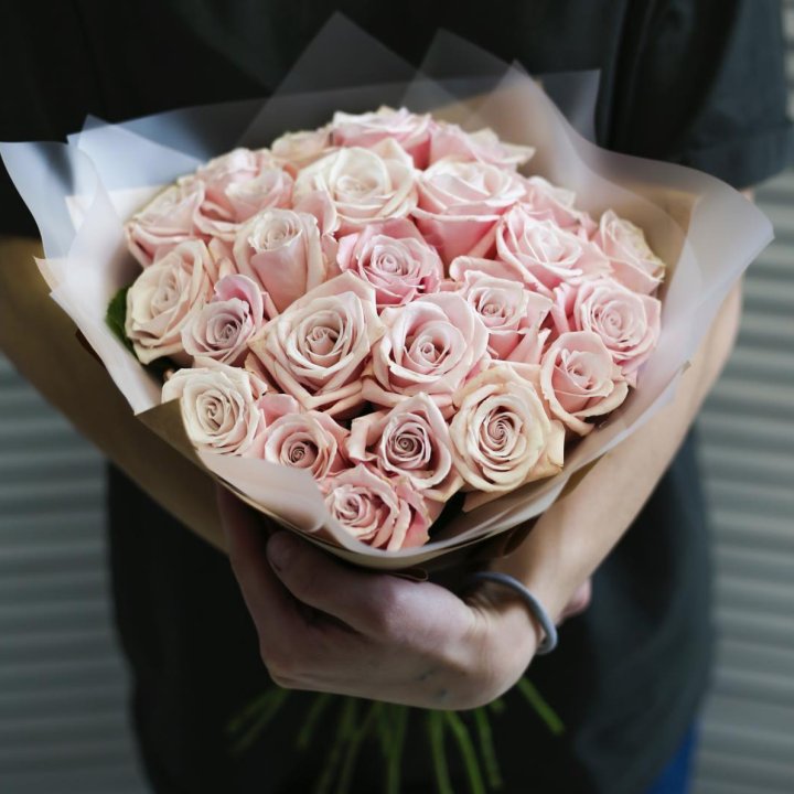 27 кремовых роз в Пензе