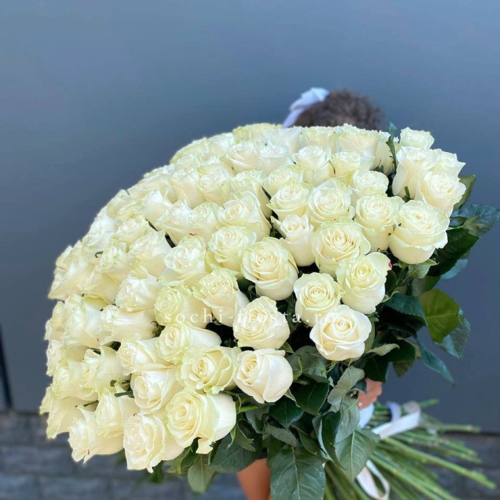 101 белая высокая роза в Пензе