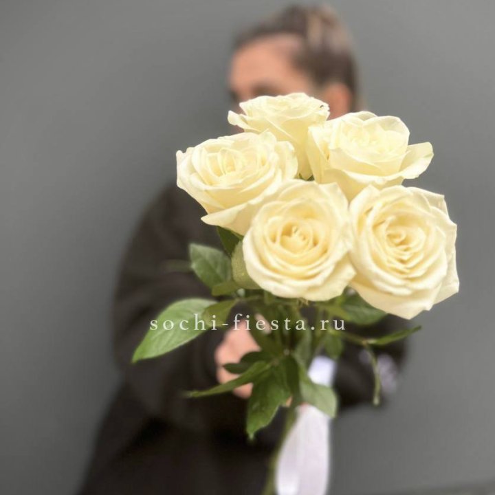 Букет 5 белых роз  в Пензе
