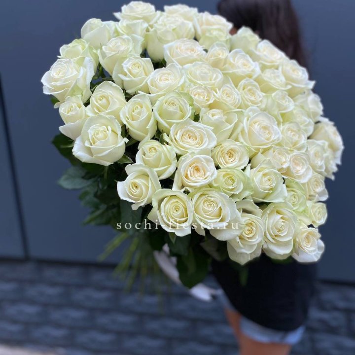 51 белоснежная высокая роза в Пензе