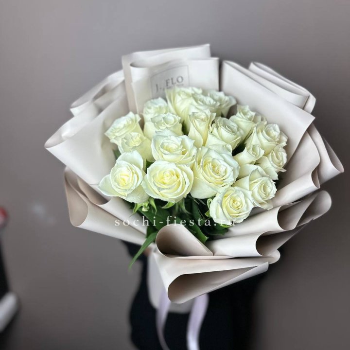 19 белых роз  в Пензе