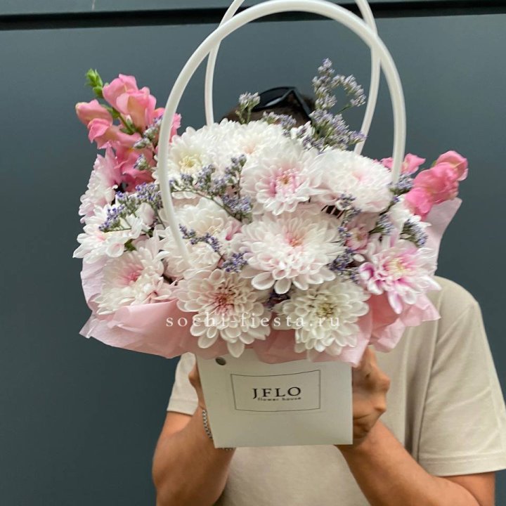 Сумочка из стойких цветов  в Пензе