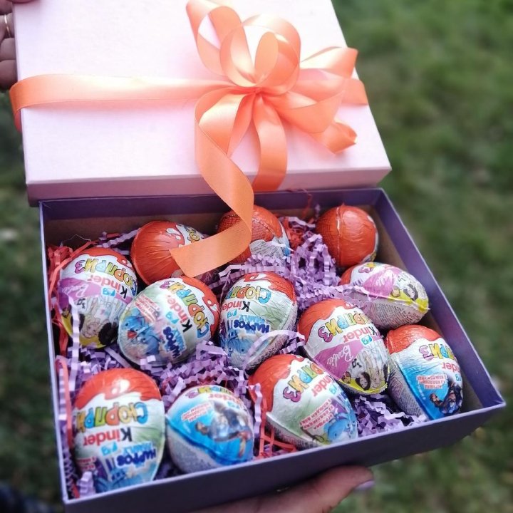 Коробка с киндерами в Пензе