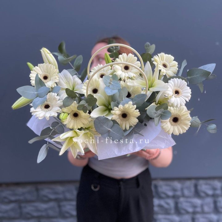 Сумочка лилии и герберы в Пензе