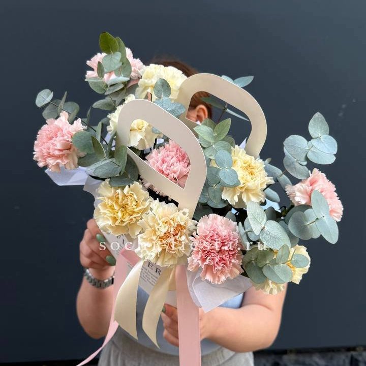 Сумочка из диантусов в Пензе